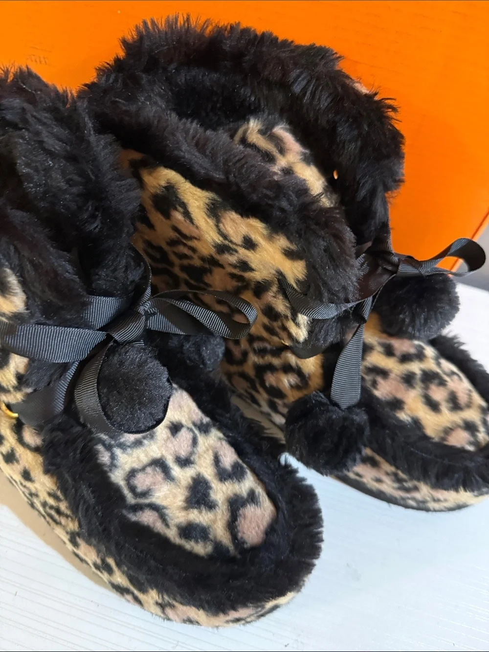 Kate Spade leopard print faux fur slippers size 8